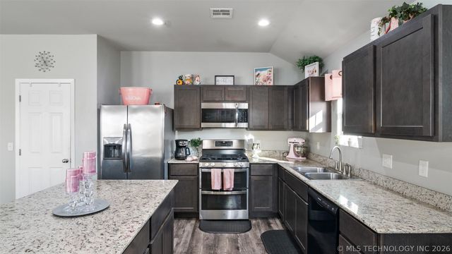 1203 W Missouri Avenue, Claremore, OK 74019