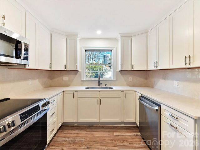 711 Mt Vernon Avenue, Charlotte, NC 28203