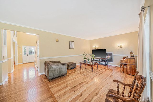40 Bloomington Street, Medford, NY 11763