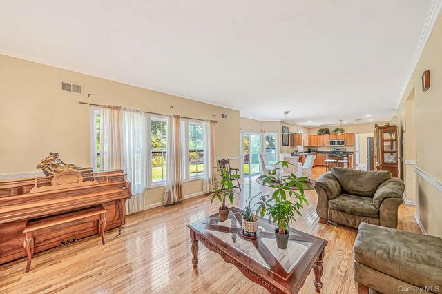 40 Bloomington Street, Medford, NY 11763