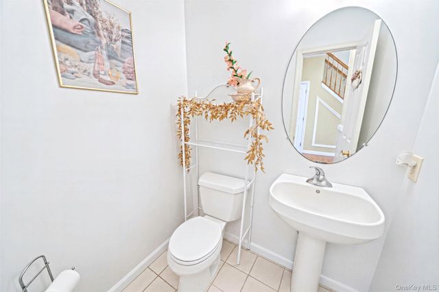 40 Bloomington Street, Medford, NY 11763