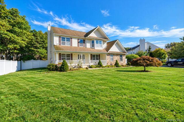 40 Bloomington Street, Medford, NY 11763
