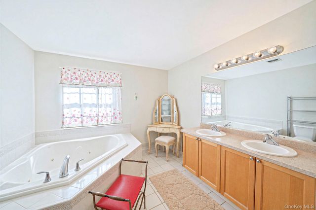 40 Bloomington Street, Medford, NY 11763
