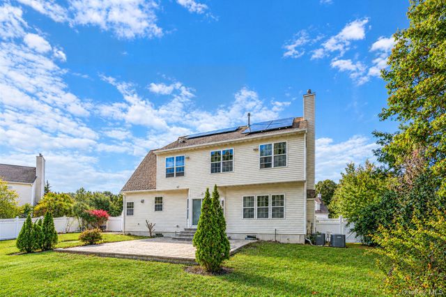 40 Bloomington Street, Medford, NY 11763