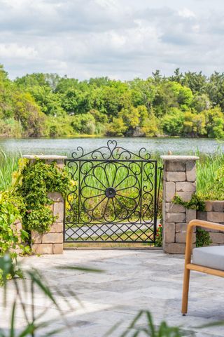1587 Paradise Lake Drive, Mount Pleasant, SC 29464