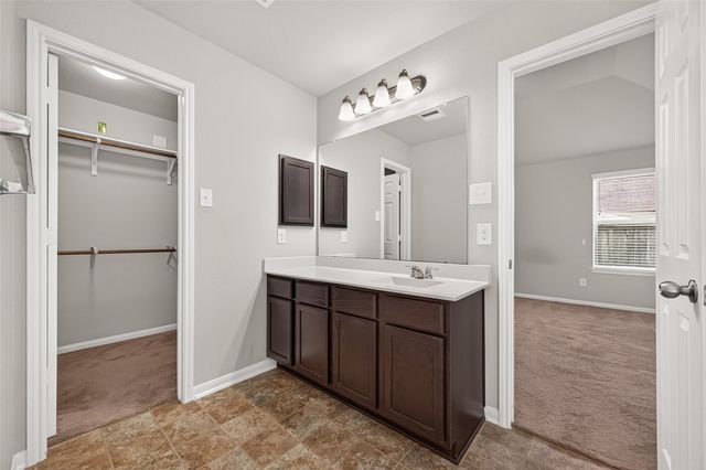 2703 Fawn Mountain Drive, Fresno, TX 77545