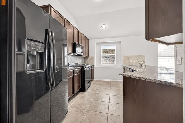 2703 Fawn Mountain Drive, Fresno, TX 77545