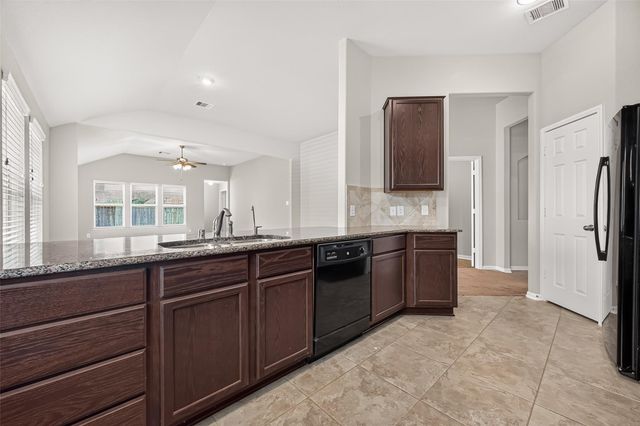 2703 Fawn Mountain Drive, Fresno, TX 77545
