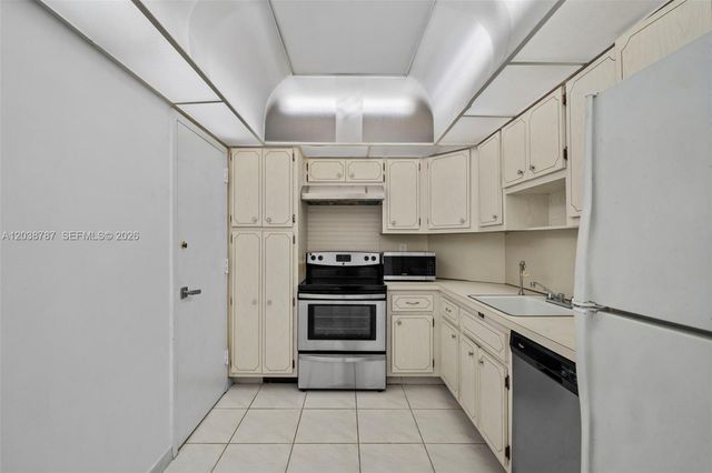 300 Bayview Drive 1711, Sunny Isles Beach, FL 33160