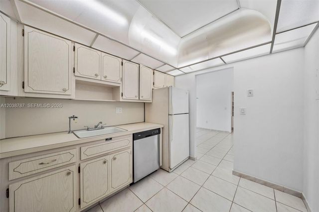 300 Bayview Drive 1711, Sunny Isles Beach, FL 33160