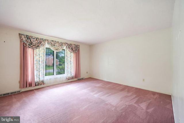 3106 KINGSTON RD, York, PA 17402