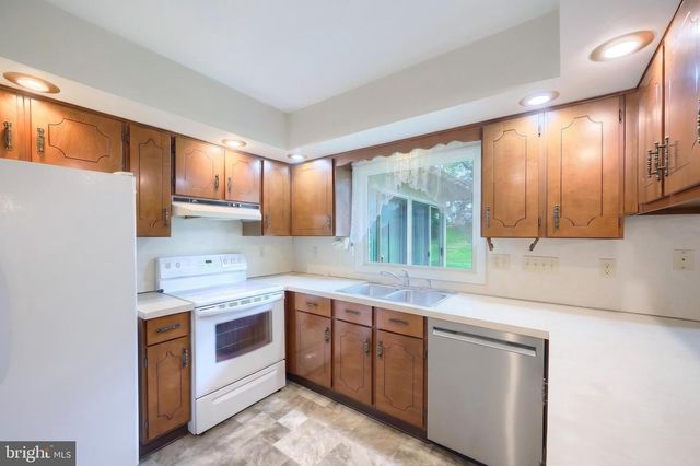 3106 KINGSTON RD, York, PA 17402