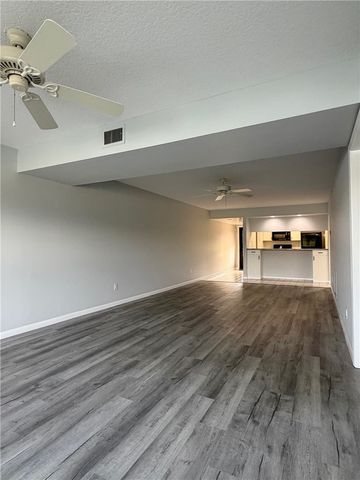 30 Plantation Drive 101, Vero Beach, FL 32966