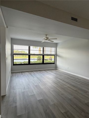 30 Plantation Drive 101, Vero Beach, FL 32966