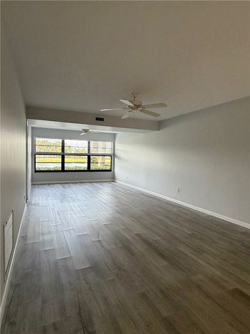 30 Plantation Drive 101, Vero Beach, FL 32966