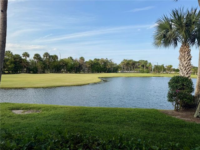 30 Plantation Drive 101, Vero Beach, FL 32966