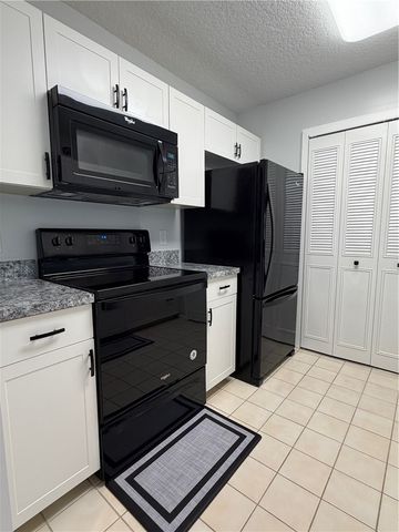 30 Plantation Drive 101, Vero Beach, FL 32966