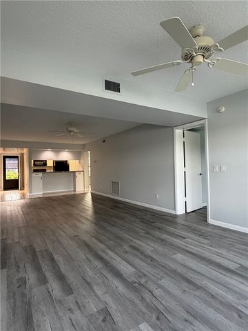 30 Plantation Drive 101, Vero Beach, FL 32966