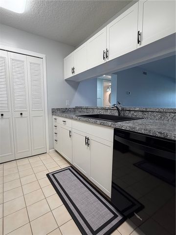 30 Plantation Drive 101, Vero Beach, FL 32966