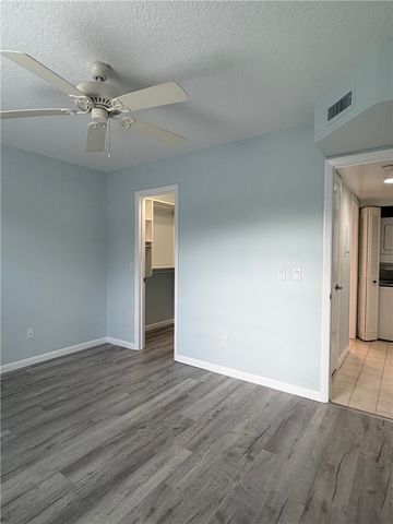 30 Plantation Drive 101, Vero Beach, FL 32966