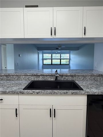 30 Plantation Drive 101, Vero Beach, FL 32966