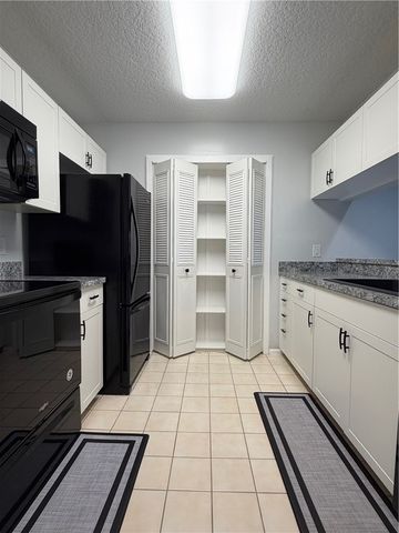 30 Plantation Drive 101, Vero Beach, FL 32966