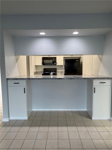 30 Plantation Drive 101, Vero Beach, FL 32966