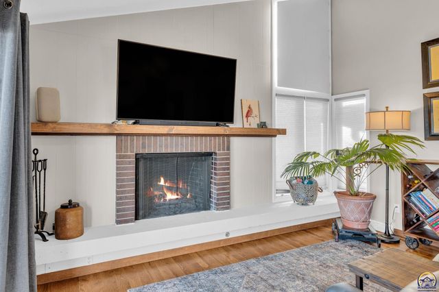 2720 SW College AVE, Topeka, KS 66611