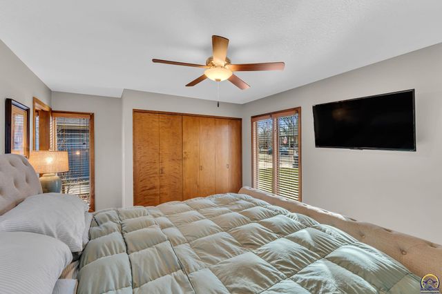 2720 SW College AVE, Topeka, KS 66611