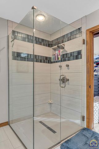 2720 SW College AVE, Topeka, KS 66611