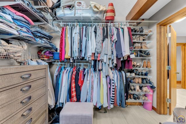 2720 SW College AVE, Topeka, KS 66611