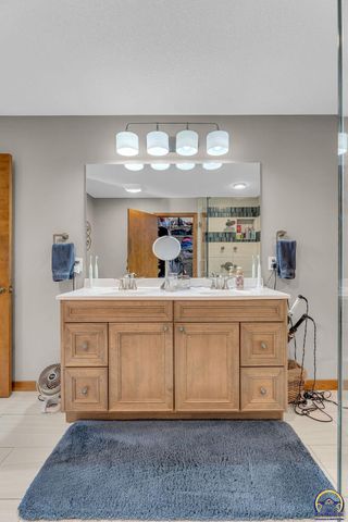 2720 SW College AVE, Topeka, KS 66611