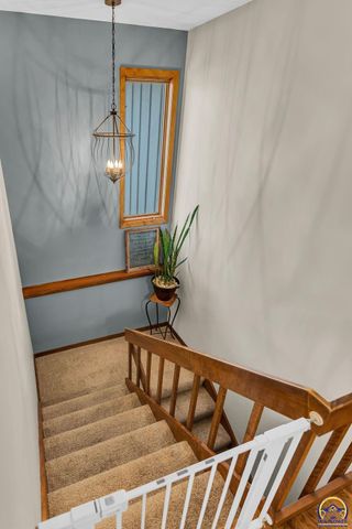 2720 SW College AVE, Topeka, KS 66611