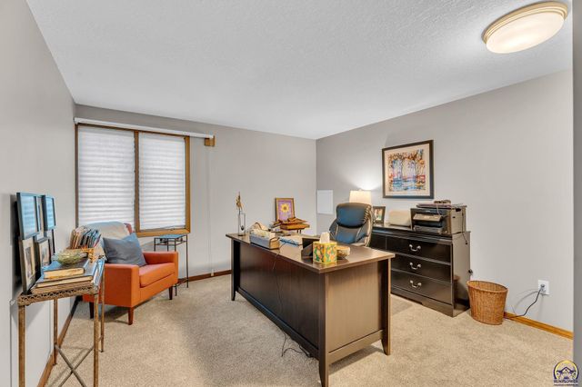 2720 SW College AVE, Topeka, KS 66611