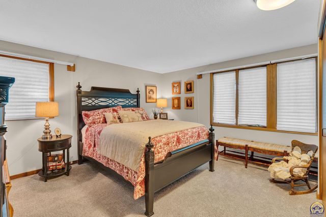 2720 SW College AVE, Topeka, KS 66611