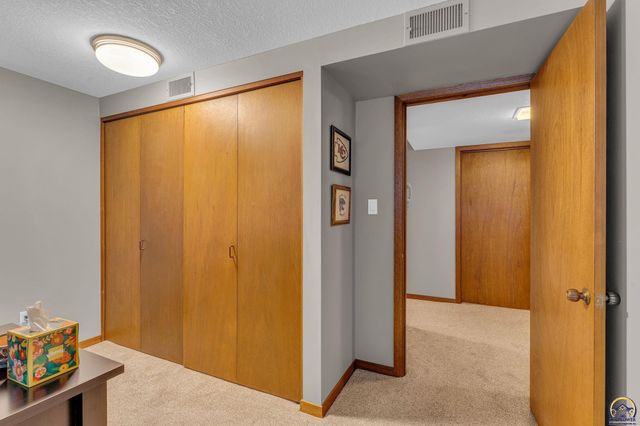 2720 SW College AVE, Topeka, KS 66611