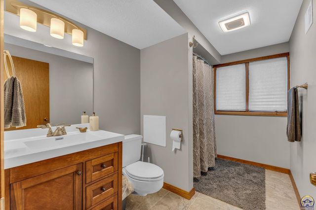 2720 SW College AVE, Topeka, KS 66611