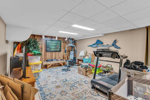 2720 SW College AVE, Topeka, KS 66611