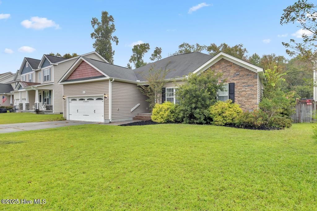 216 Peggys Trace, Sneads Ferry, NC 28460