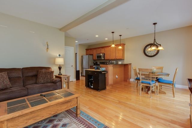 89 Woodview Way 89, Manchester, NH 03102