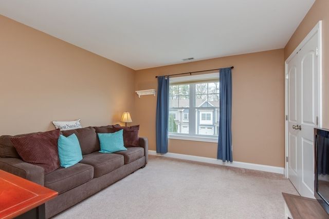 89 Woodview Way 89, Manchester, NH 03102