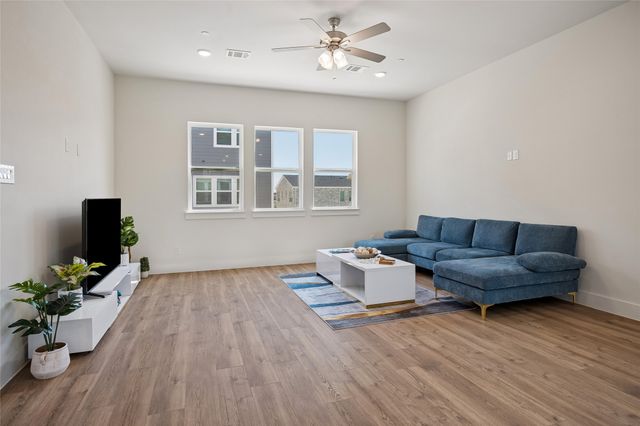 800 Comal Drive, Plano, TX 75075