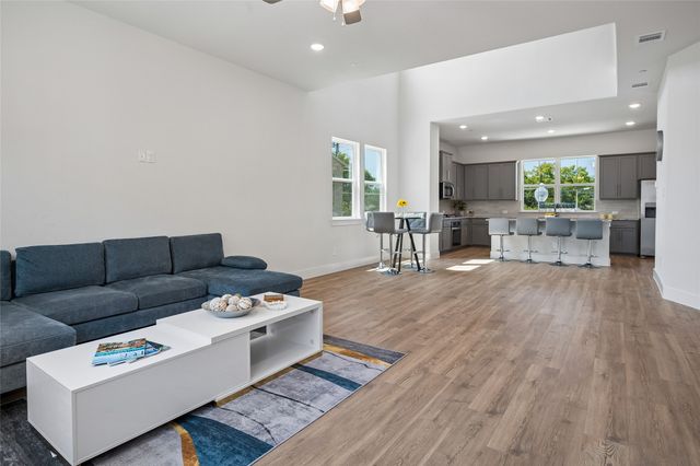 800 Comal Drive, Plano, TX 75075