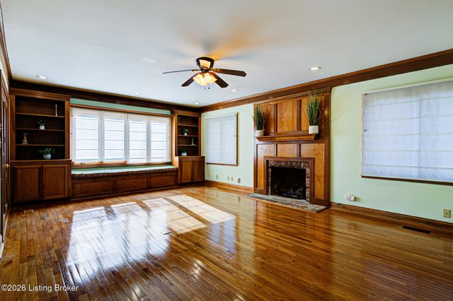 601 Oak Branch Rd, Louisville, KY 40245