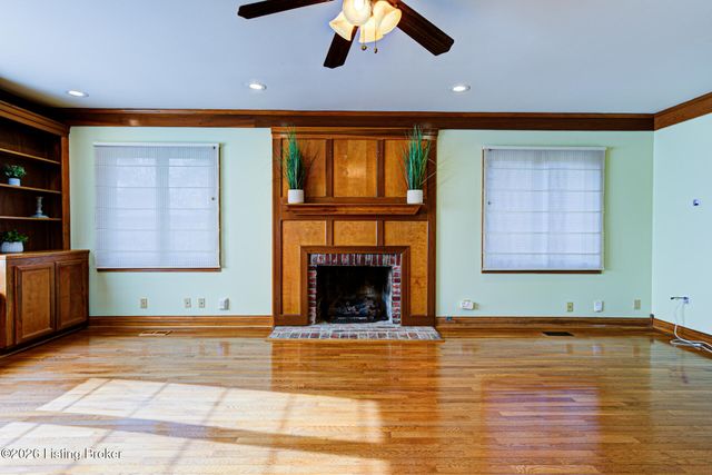 601 Oak Branch Rd, Louisville, KY 40245