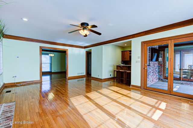 601 Oak Branch Rd, Louisville, KY 40245