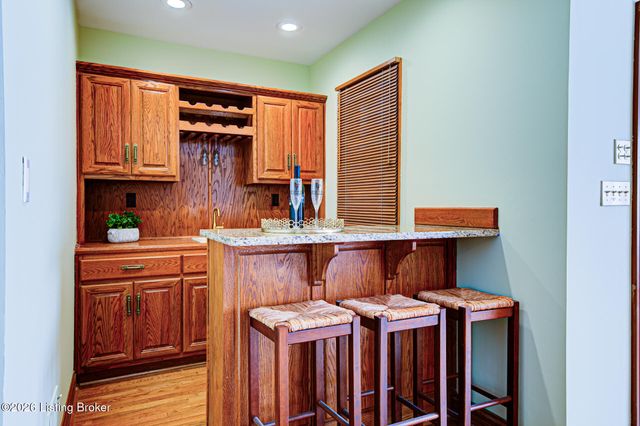 601 Oak Branch Rd, Louisville, KY 40245