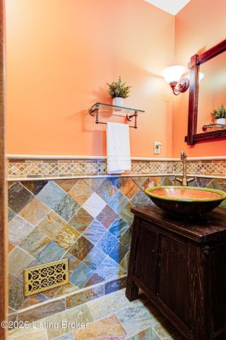 601 Oak Branch Rd, Louisville, KY 40245