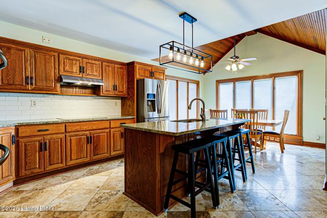 601 Oak Branch Rd, Louisville, KY 40245