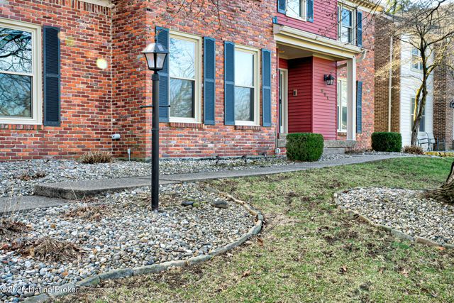 601 Oak Branch Rd, Louisville, KY 40245